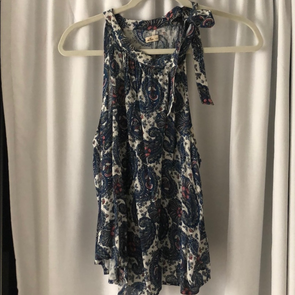 Hollister paisley top